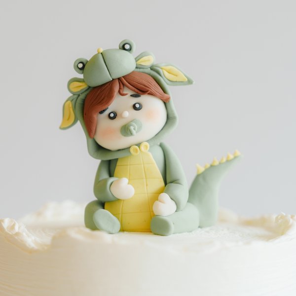 Baby Dragon (fondant topper)