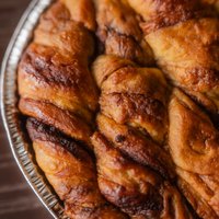 Italian Focaccia bread with tomatoes and herbs (eggless, dairy-free, nut-free)