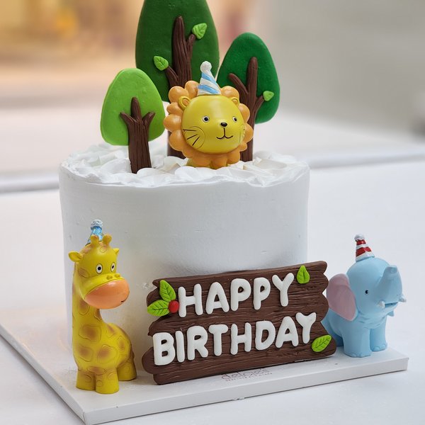 White Minimalist Cake + Jungle Party Animals Toppers 